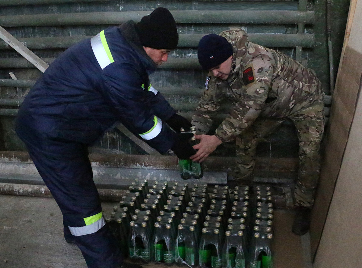ТК «ДОКЕР» передал партию воды для военнослужащих