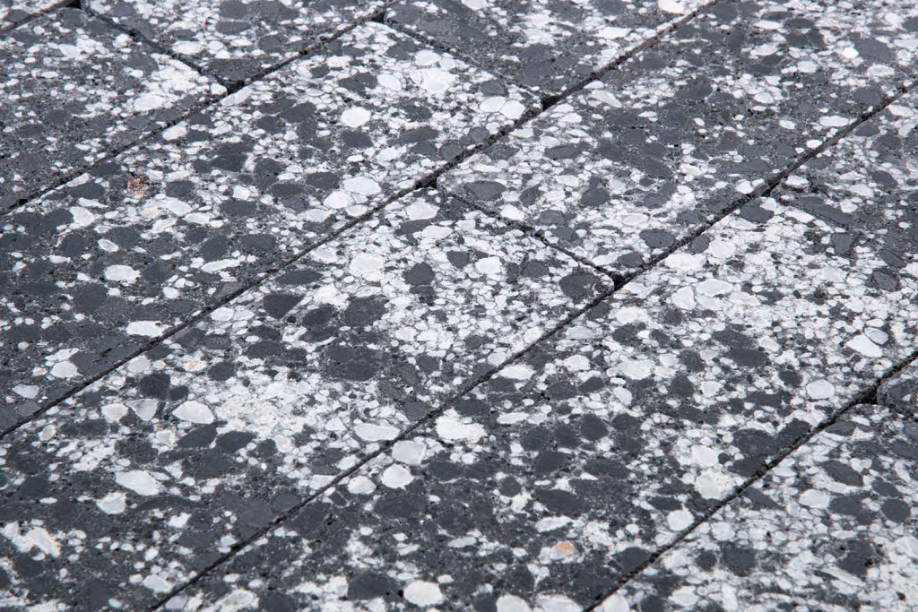 Тротуарная плитка Готика Granite FINO, Диорит, Полигональ, 893х780х80 мм